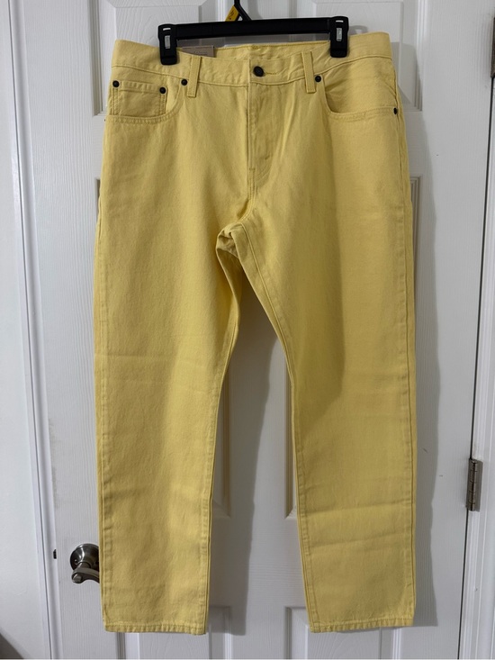 Levi's Denim - Levi's Straight Jeans in Pastel Yellow